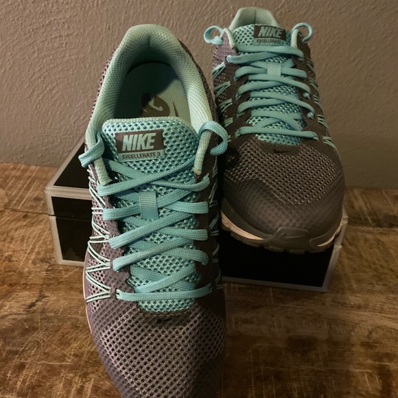 Nike - Picture 2 of 3